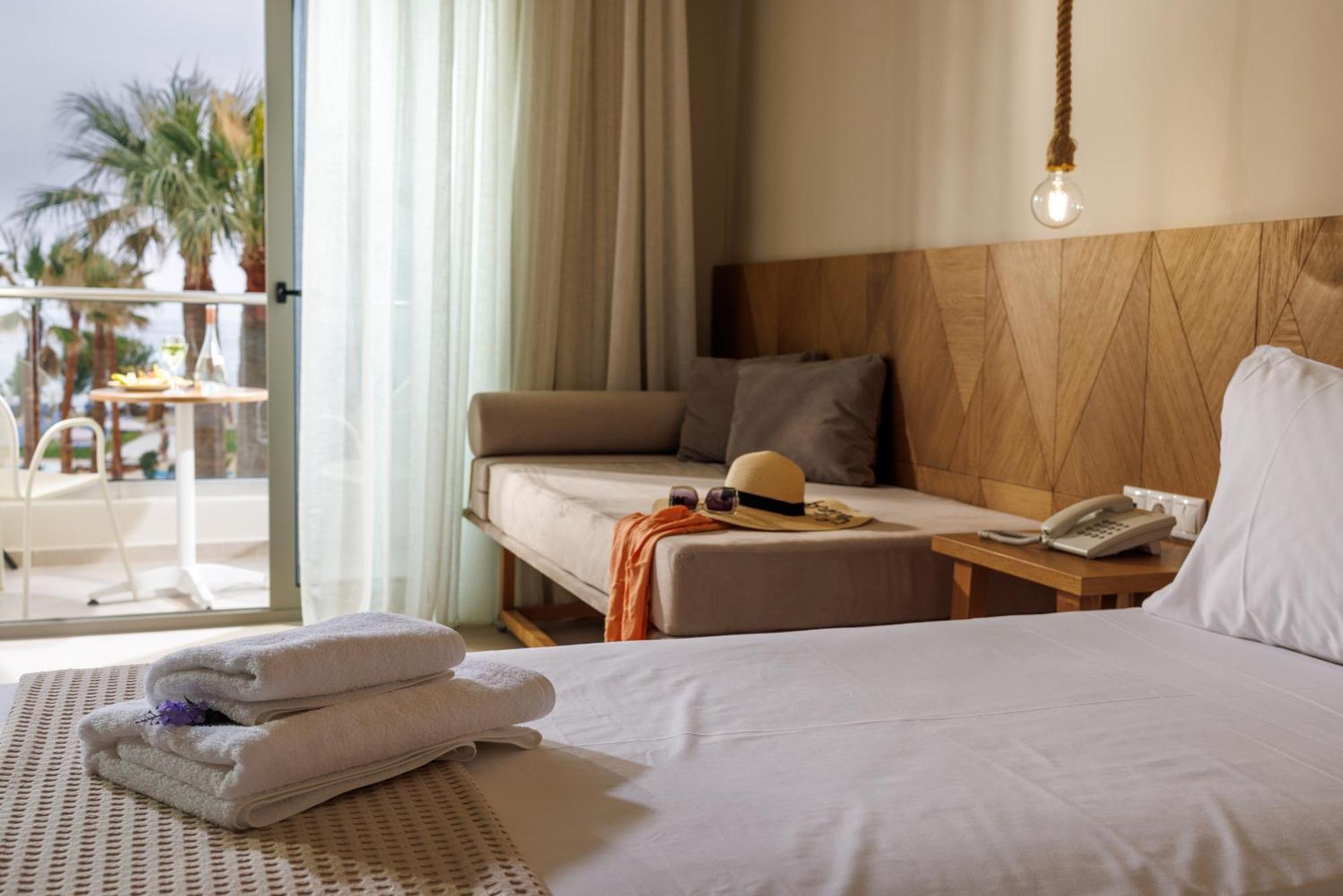 Malia Bay Beach Hotel & Bungalows Exterior photo