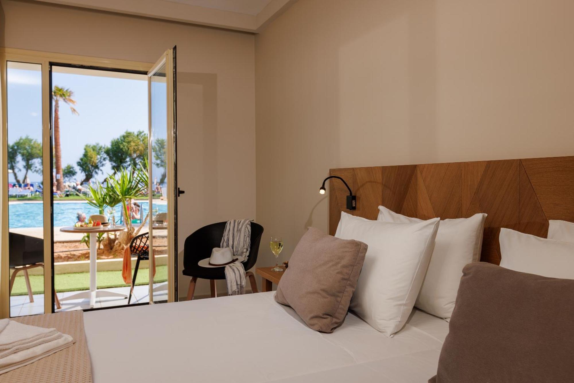Malia Bay Beach Hotel & Bungalows Exterior photo