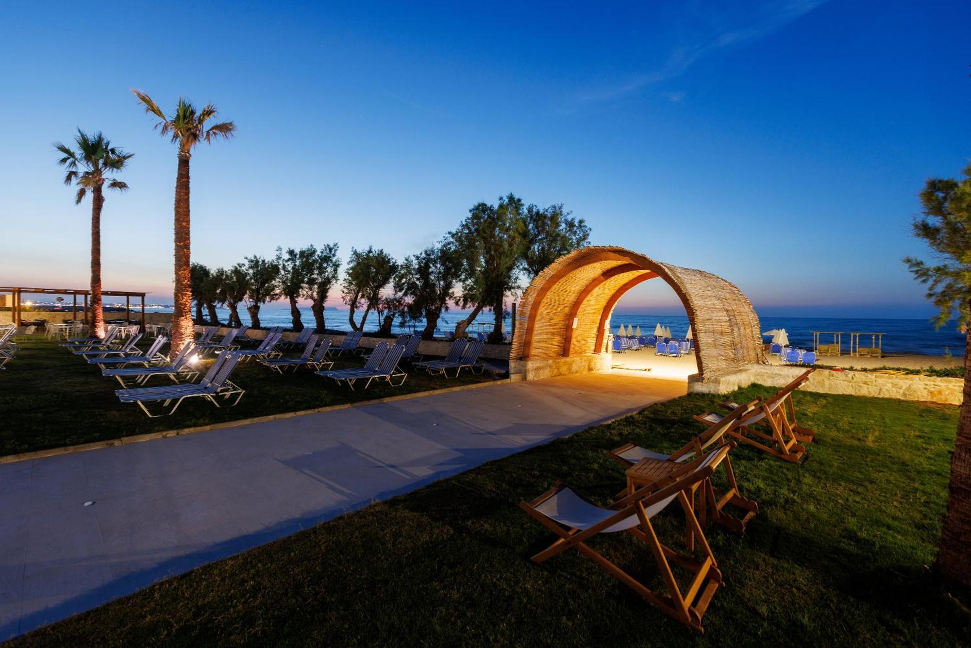 Malia Bay Beach Hotel & Bungalows Exterior photo